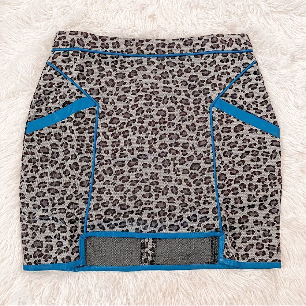English Rose Gray Leopard Print with Blue Faux Leather Trim Mini Skirt SZ S